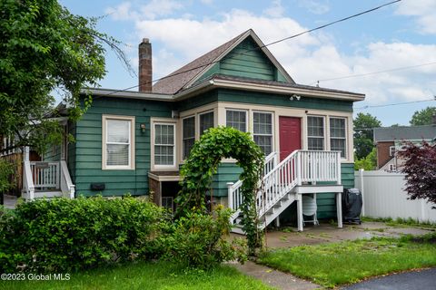 Apartment For Rent - 67 Ballston Avenue #B<br/> Saratoga County, Saratoga Springs, NY 12866