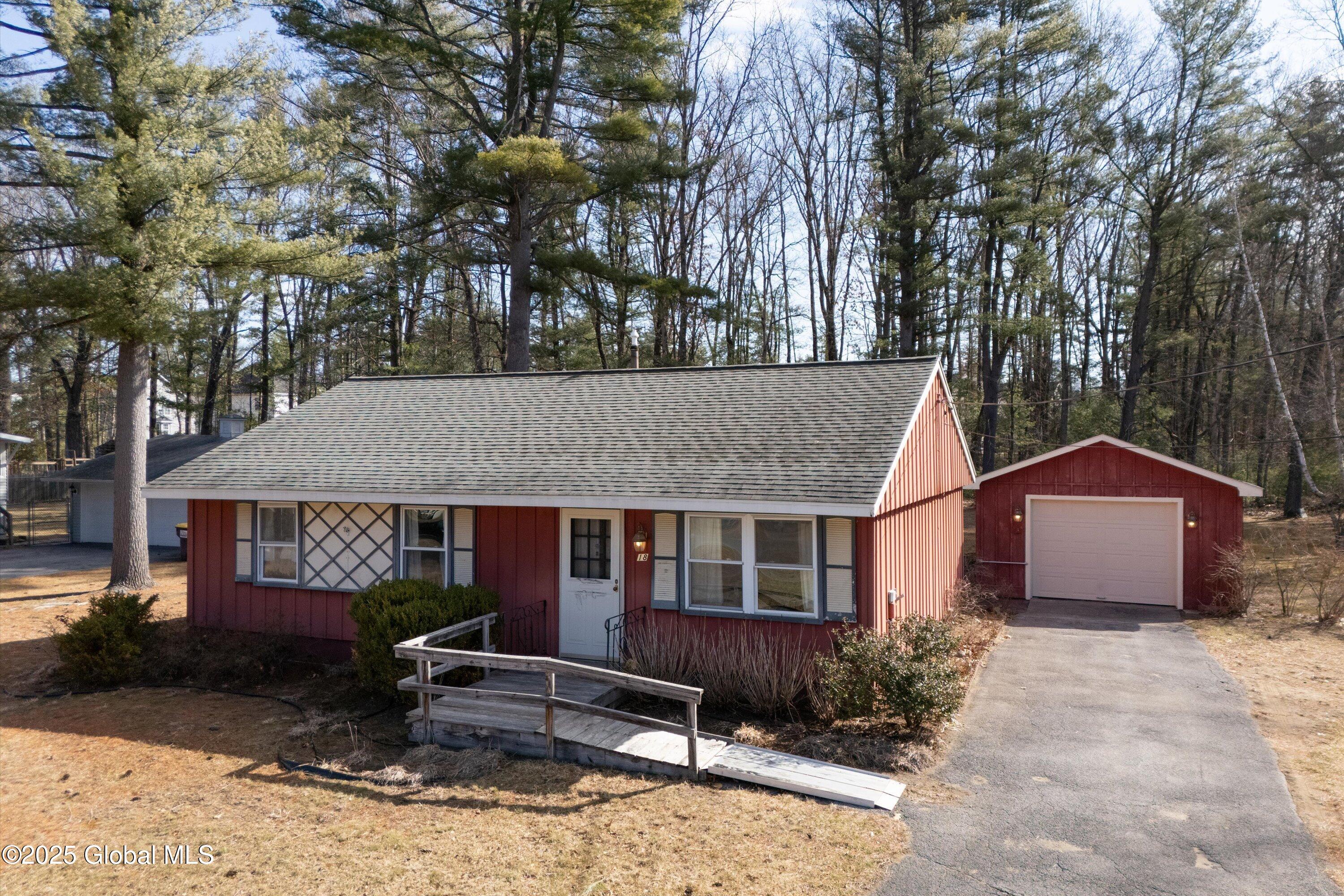 18 Hathorn Boulevard, Saratoga Springs, New York image 2