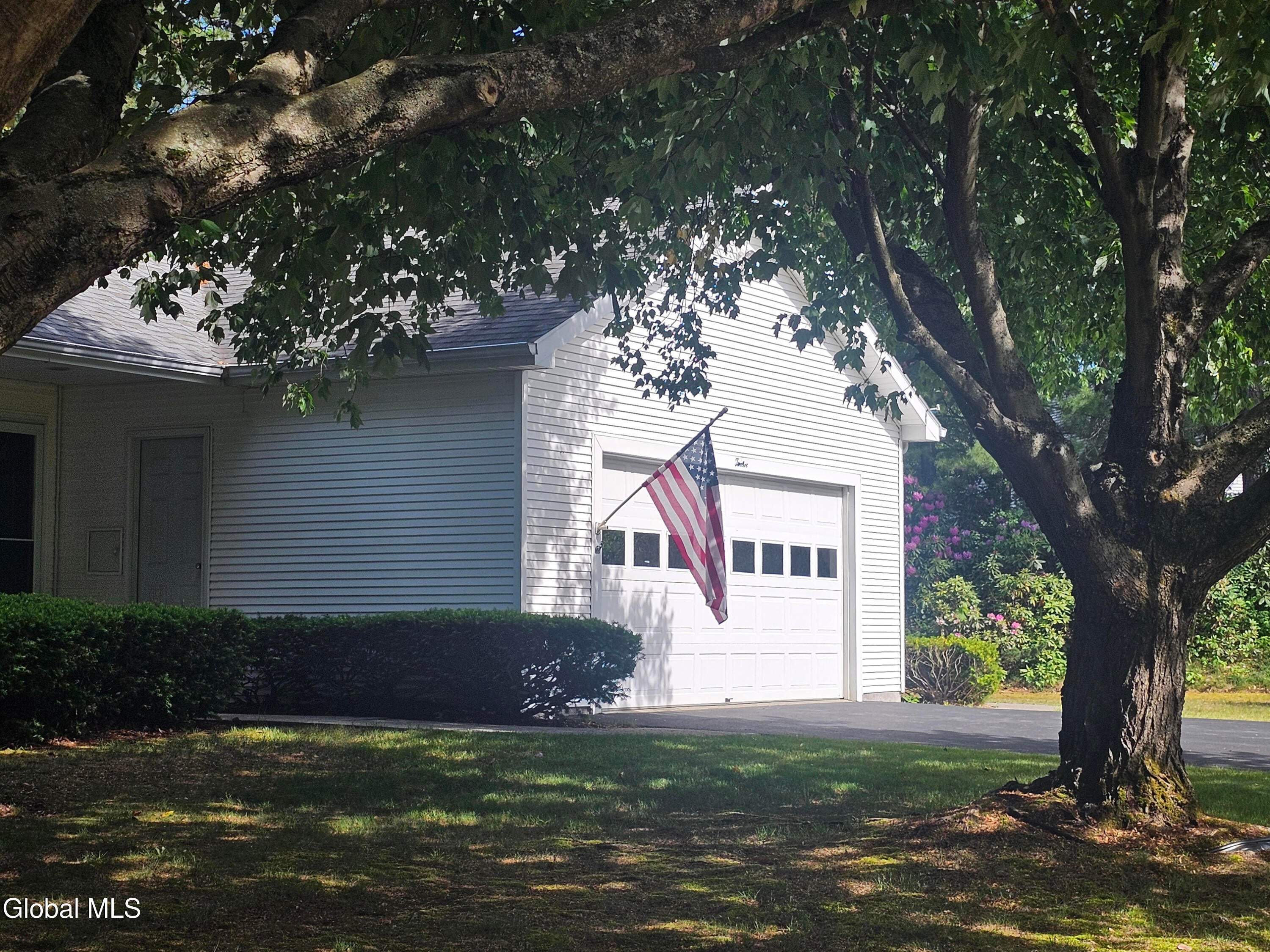 12 Lancestire Drive