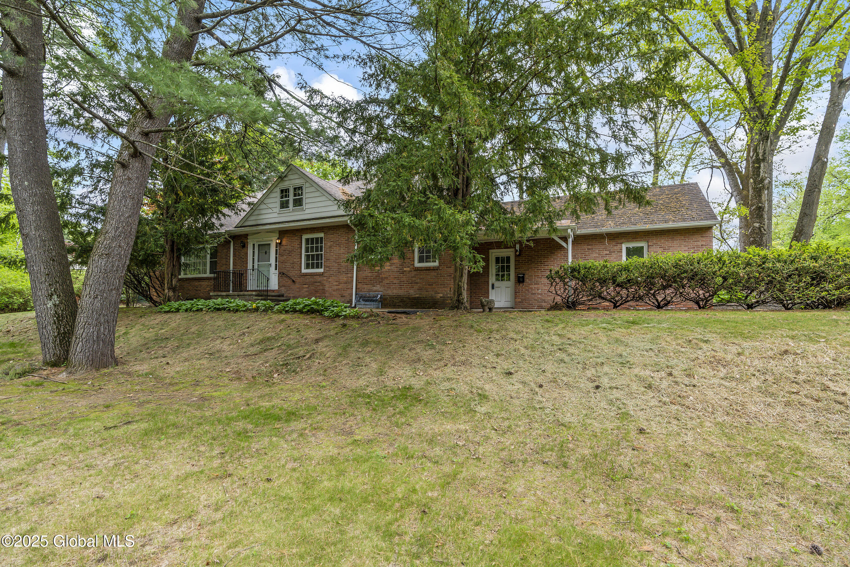 801 Londonderry Road, Schenectady, New York image 1
