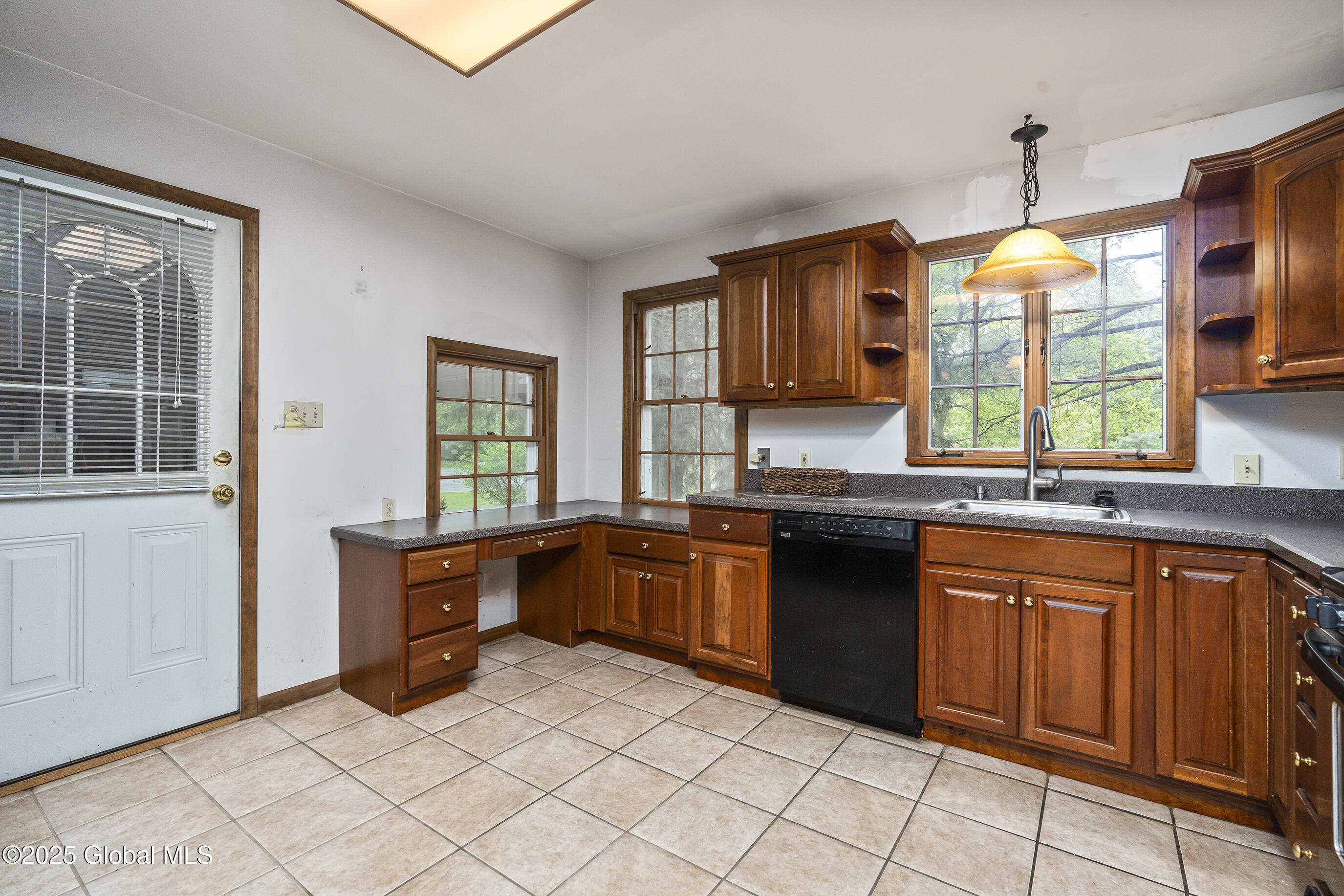 801 Londonderry Road, Schenectady, New York image 2