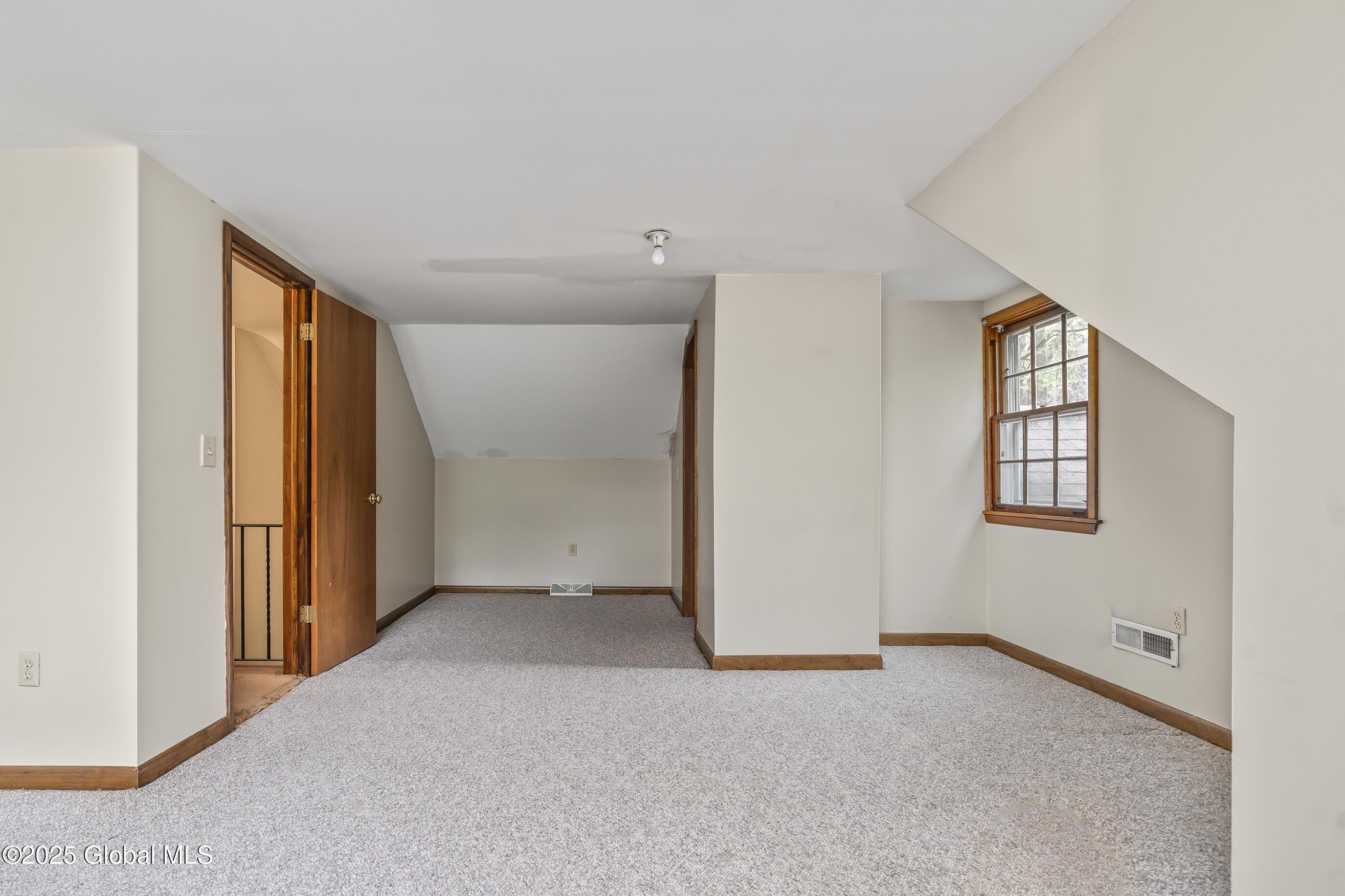 801 Londonderry Road, Schenectady, New York image 22