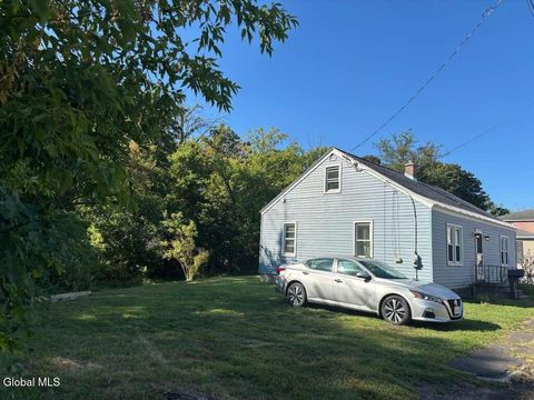 Photo of 23 Lakeview Avenue, Rensselaer, NY 12144 (MLS # 202528467) Photo of 23 Lakeview Avenue, Rensselaer, NY 12144 (MLS # 202528467)