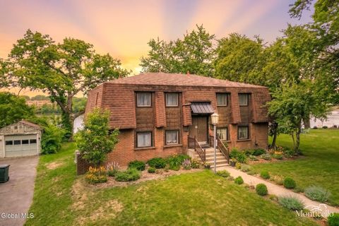 Multifamily For Sale - 31 Riverside Avenue<br/> Rensselaer, NY 12144