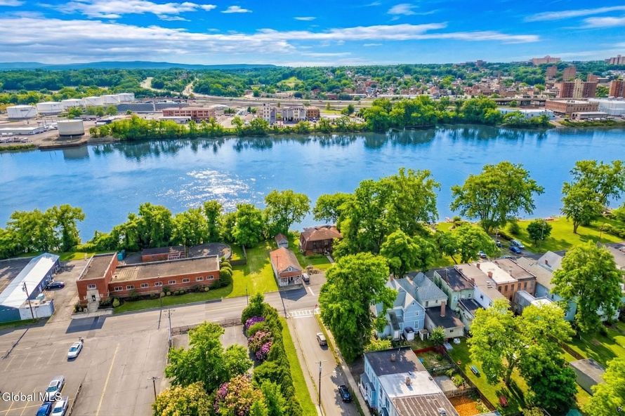 31 Riverside Ave, Rensselaer, NY 12144 for sale - Stessa