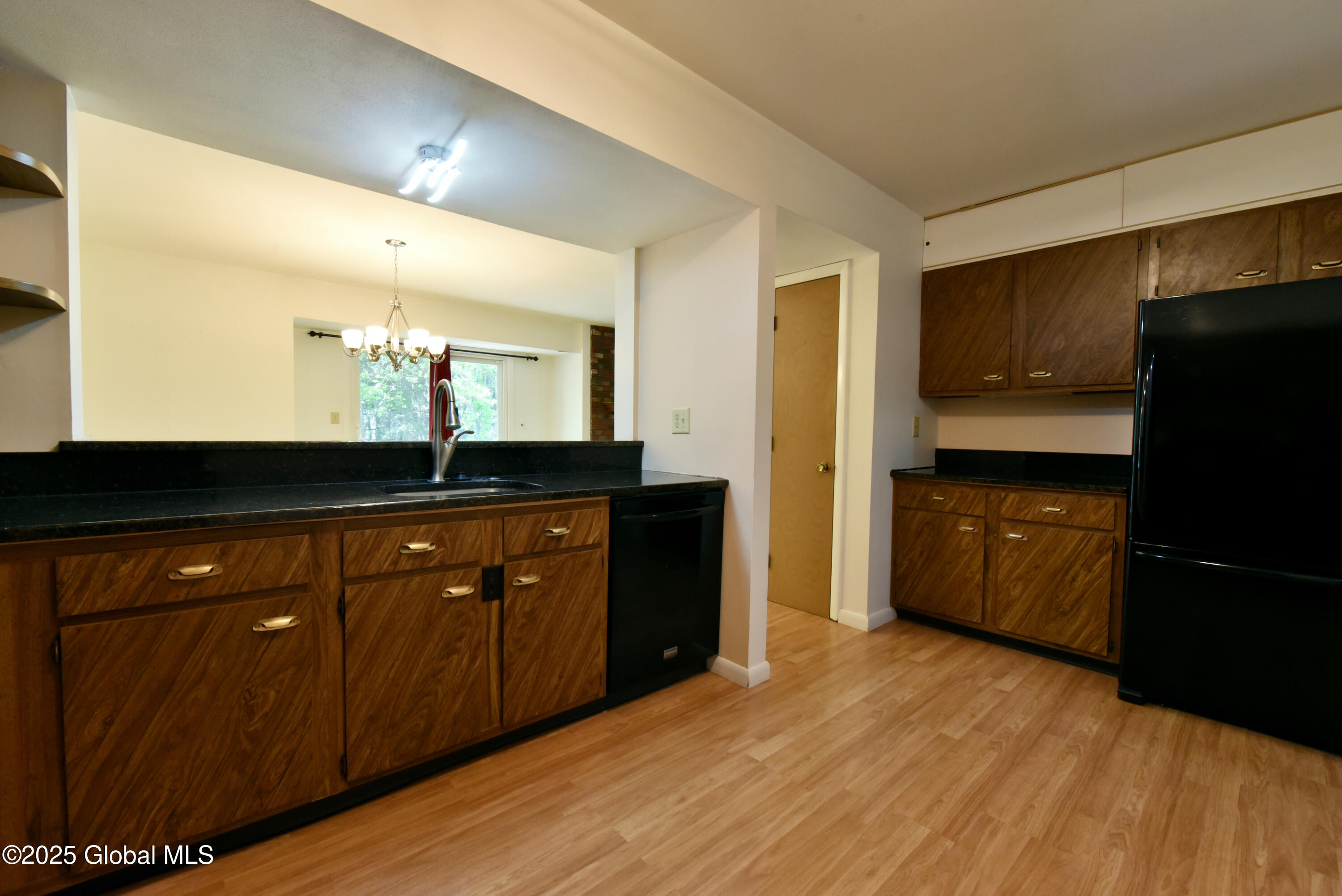 32 Mohawk Trail, Clifton Park, New York image 9
