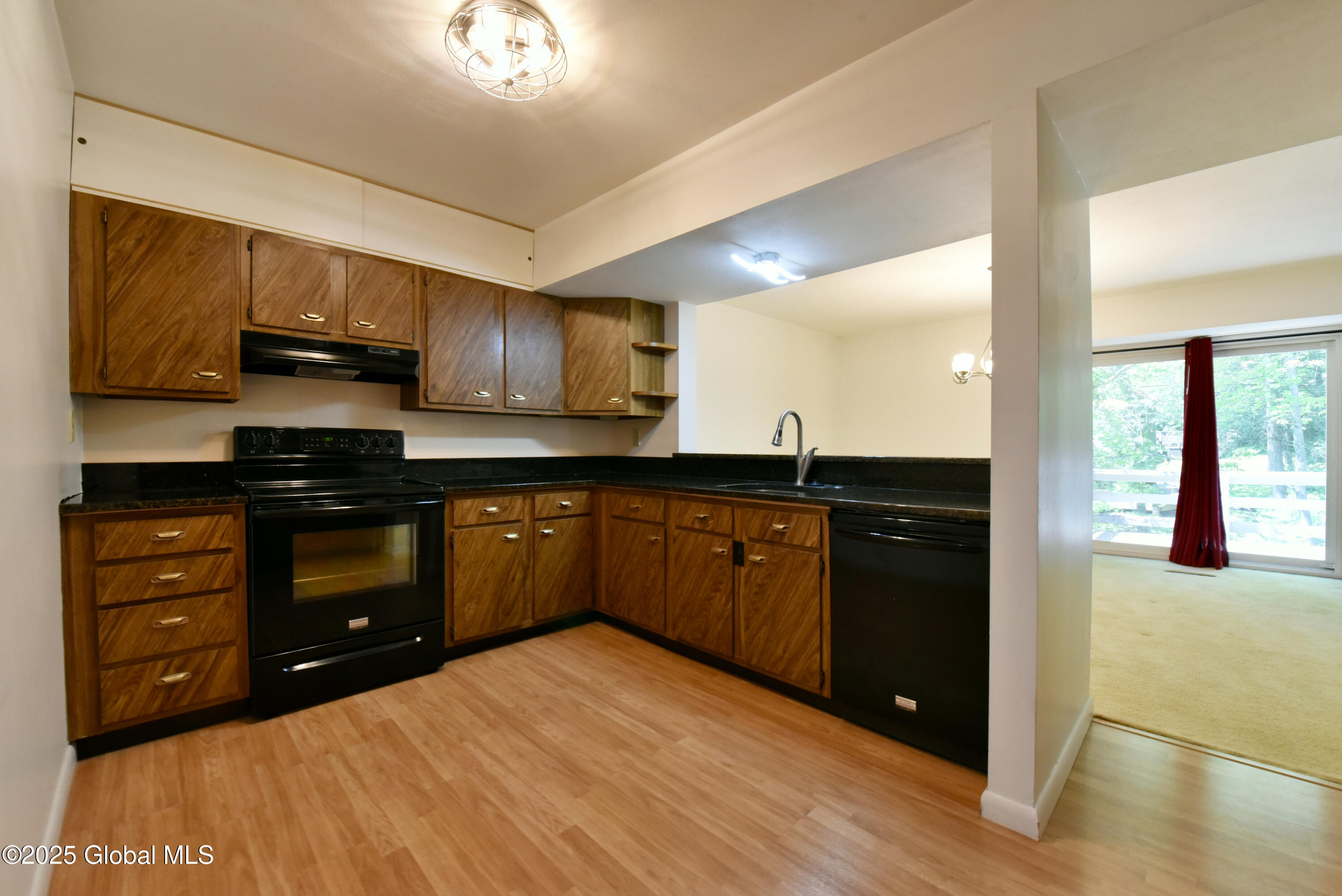 32 Mohawk Trail, Clifton Park, New York image 8