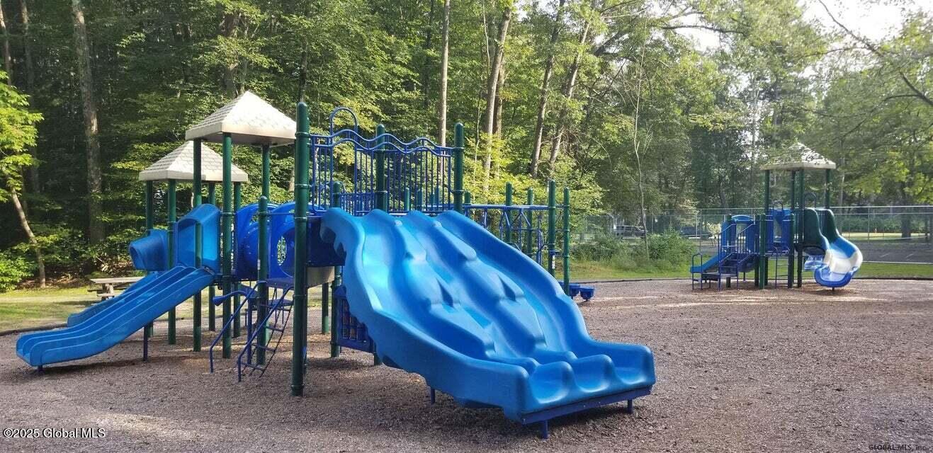 32 Mohawk Trail, Clifton Park, New York image 33