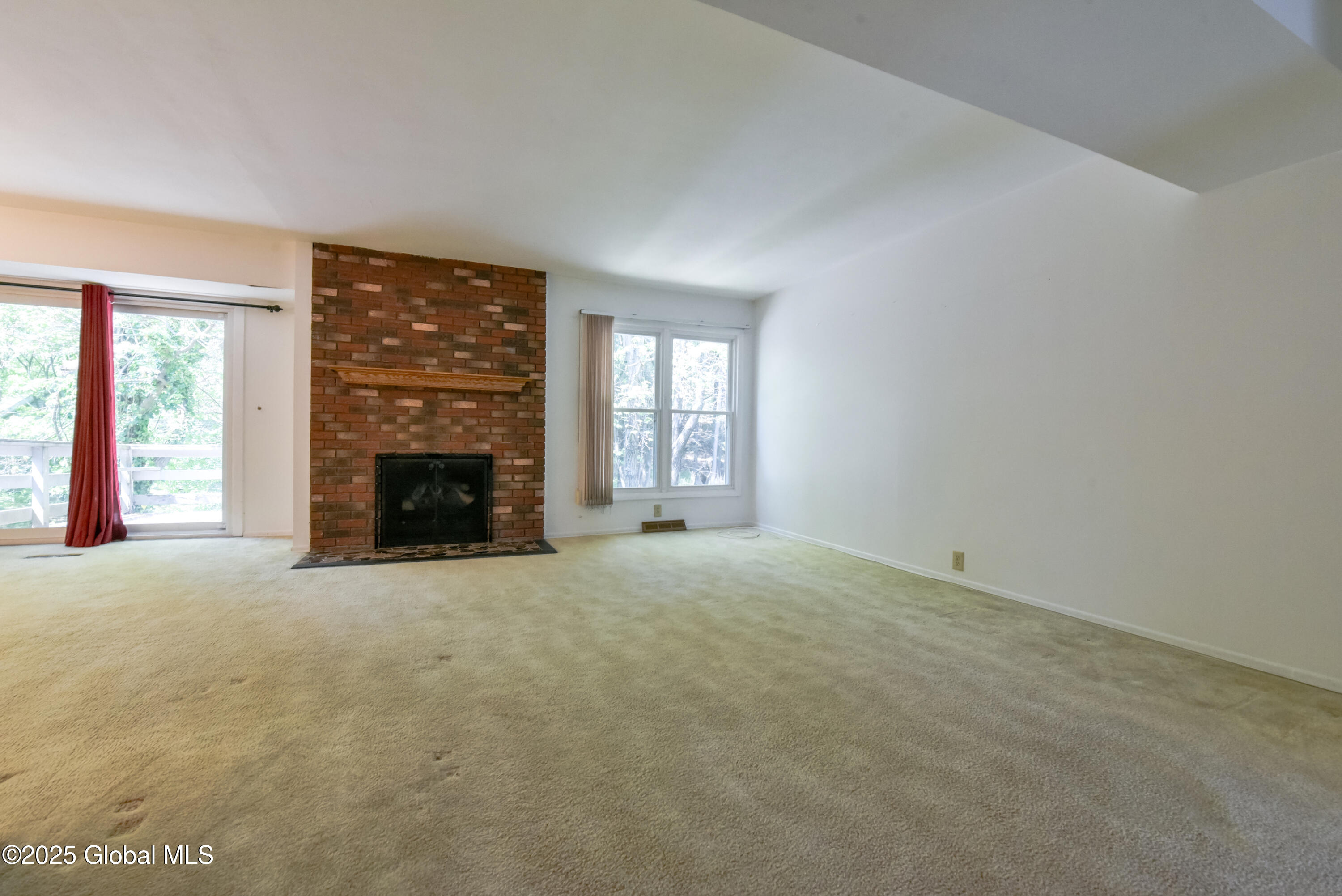 32 Mohawk Trail, Clifton Park, New York image 3