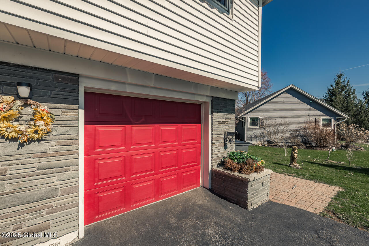 181 Upper Van Dyke Avenue, Amsterdam, New York image 33