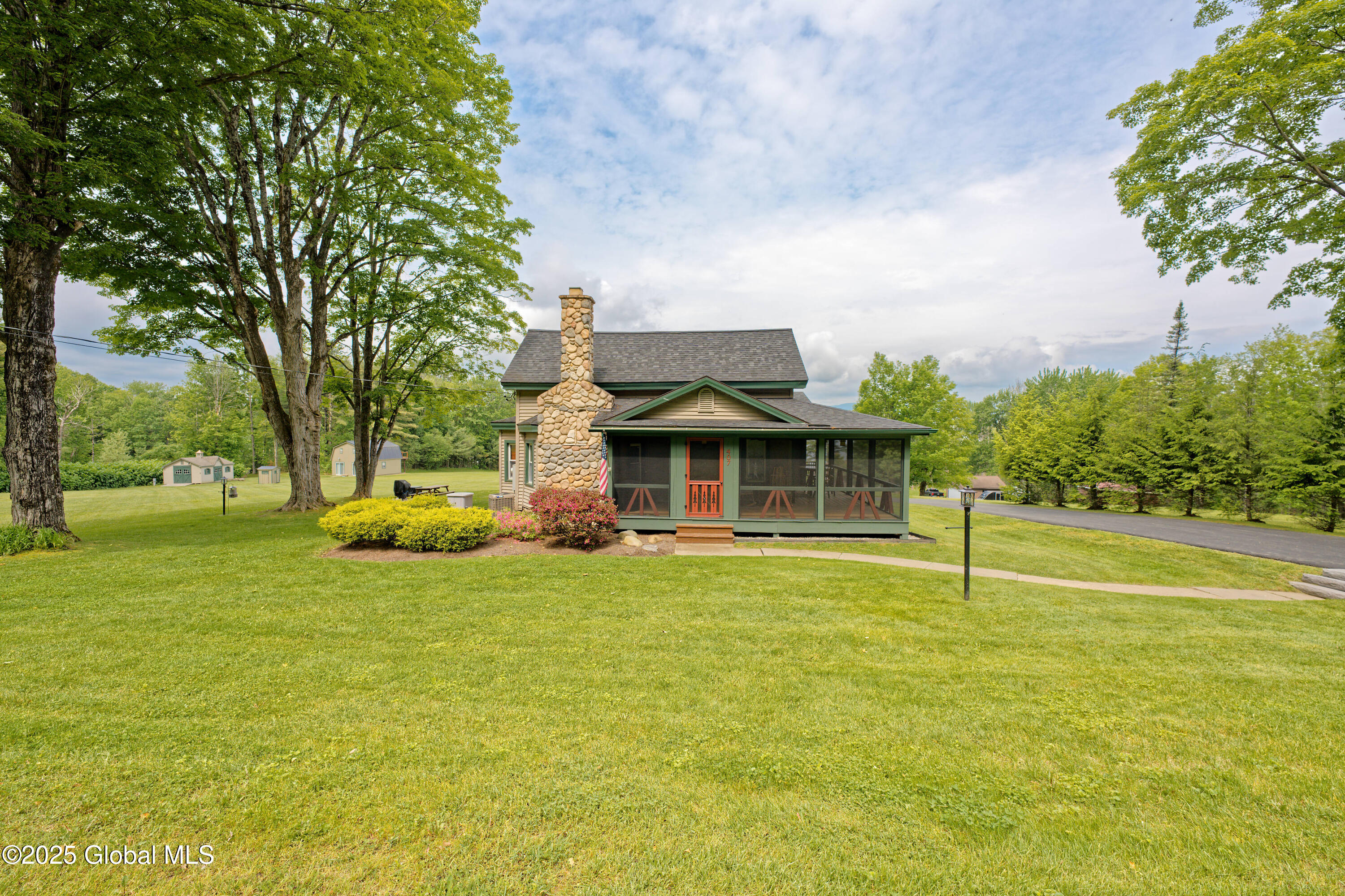 407 Lakeview Road, Broadalbin, New York image 2