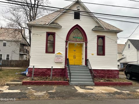 Photo of 30 Steuben Street, Schenectady, NY 12307 (MLS # 202613860)