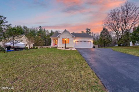 Photo of 16 Glenview Drive, Scotia, NY 12302 (MLS # 202614381)