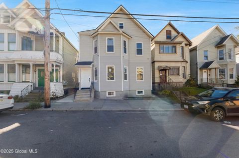 Photo of 754 Eastern Avenue, Schenectady, NY 12308 (MLS # 202518823)