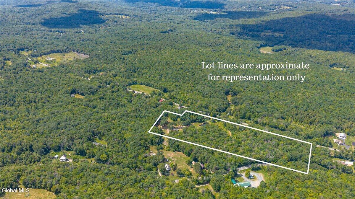 Averill Park, New York 12018, United States, 1 Bedroom Bedrooms, ,1 BathroomBathrooms,Residential,Active,202660