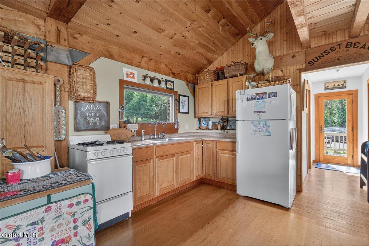 Averill Park, New York 12018, United States, 1 Bedroom Bedrooms, ,1 BathroomBathrooms,Residential,Active,202660