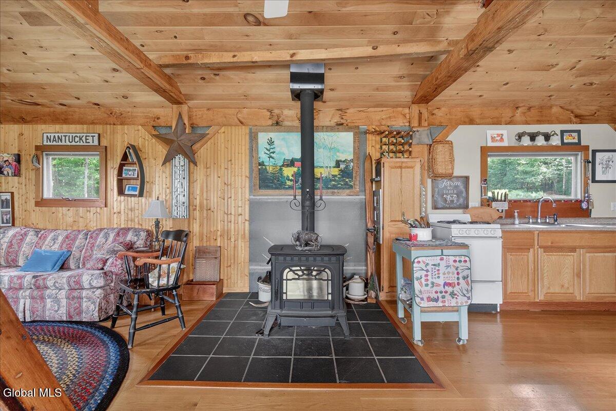 Averill Park, New York 12018, United States, 1 Bedroom Bedrooms, ,1 BathroomBathrooms,Residential,Active,202660