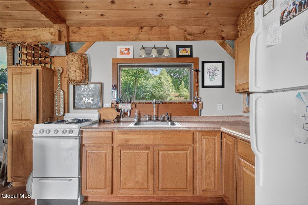 Averill Park, New York 12018, United States, 1 Bedroom Bedrooms, ,1 BathroomBathrooms,Residential,Active,202660