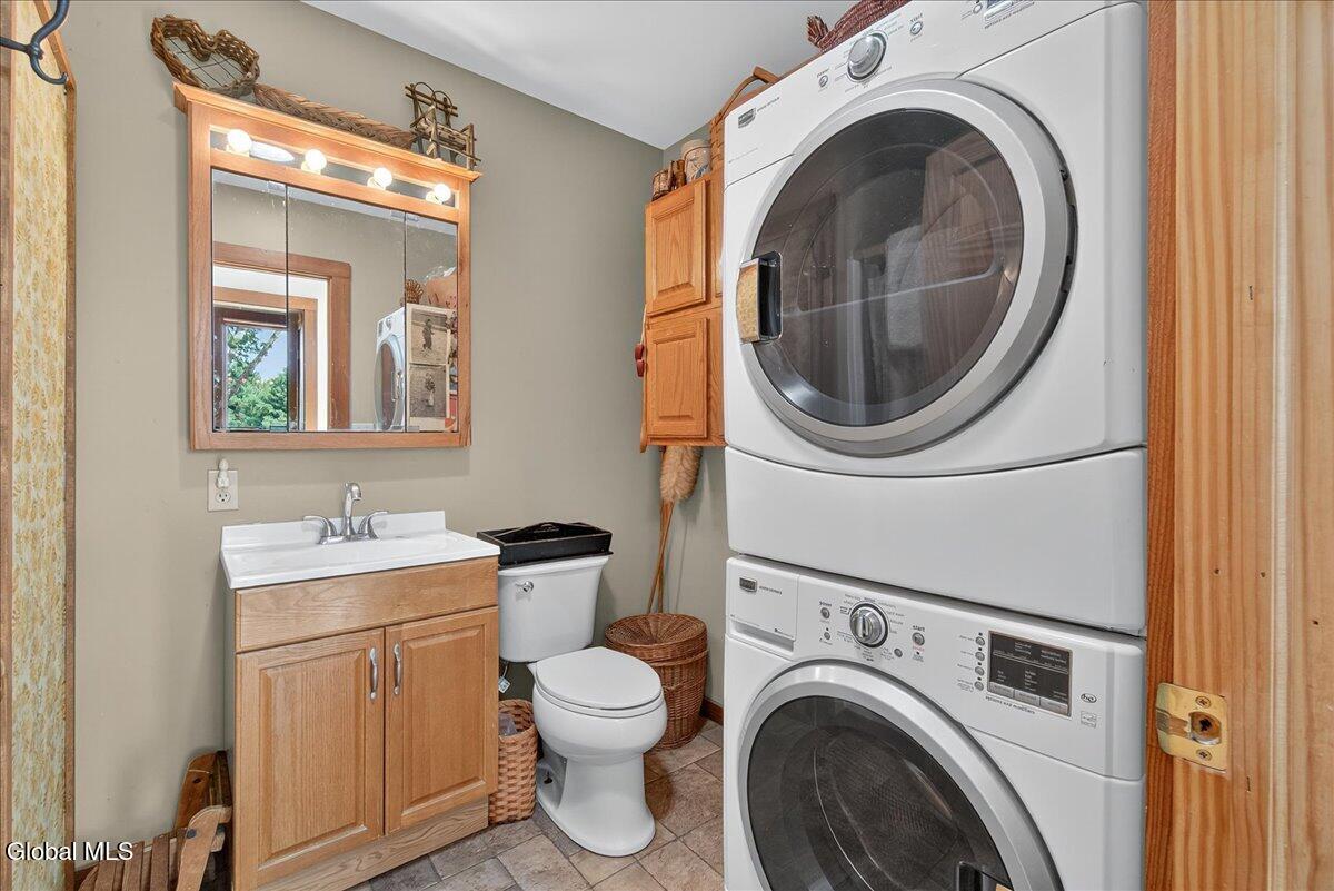 Averill Park, New York 12018, United States, 1 Bedroom Bedrooms, ,1 BathroomBathrooms,Residential,Active,202660