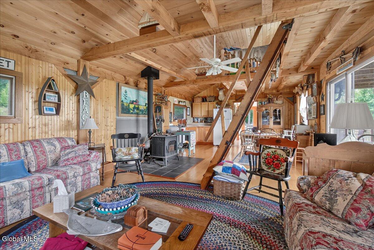 Averill Park, New York 12018, United States, 1 Bedroom Bedrooms, ,1 BathroomBathrooms,Residential,Active,202660