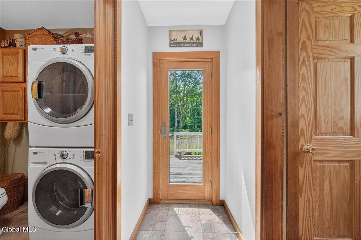 Averill Park, New York 12018, United States, 1 Bedroom Bedrooms, ,1 BathroomBathrooms,Residential,Active,202660