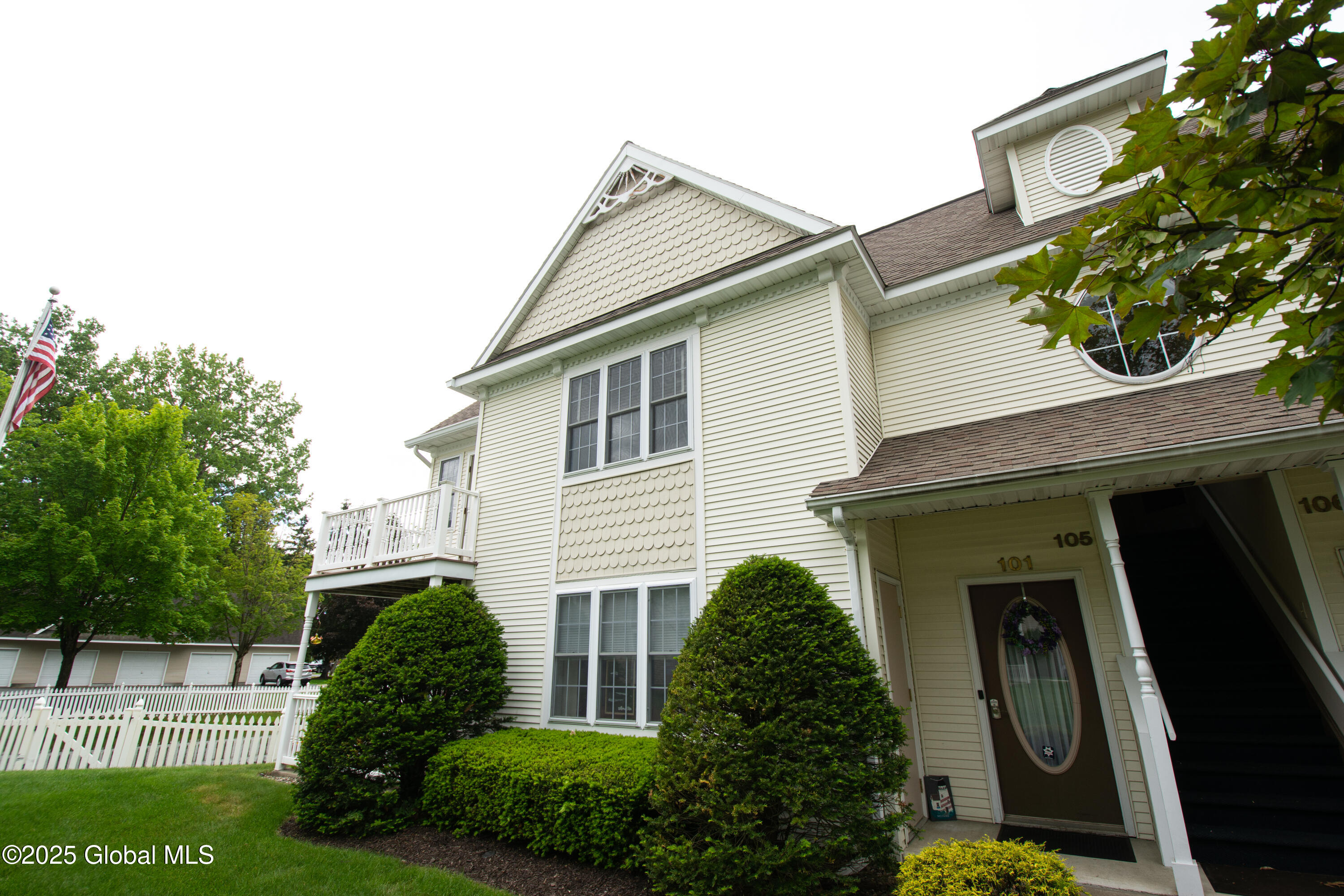 105 Mallards Pond Lane, Schenectady, New York image 1