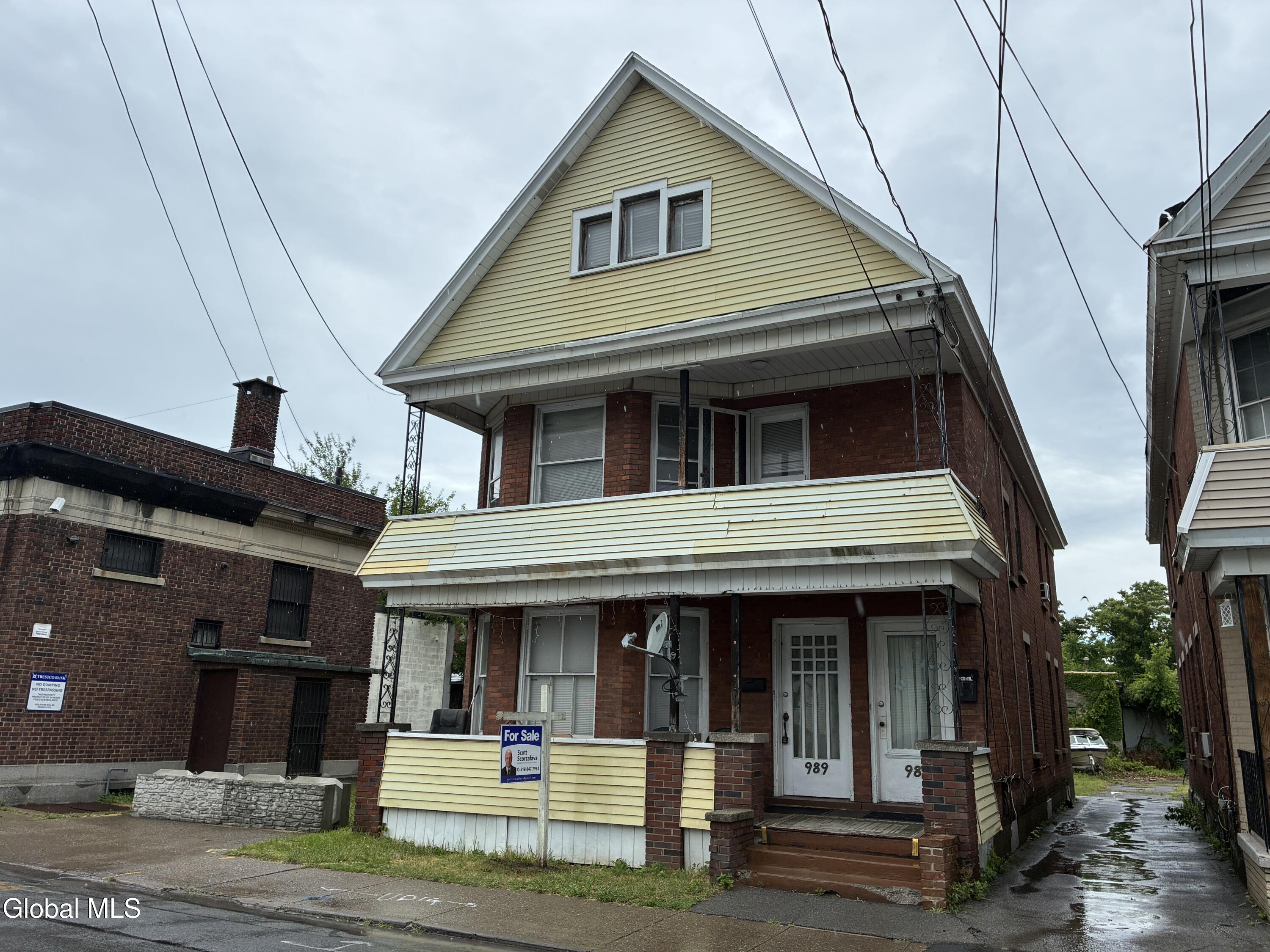 987 Main Avenue