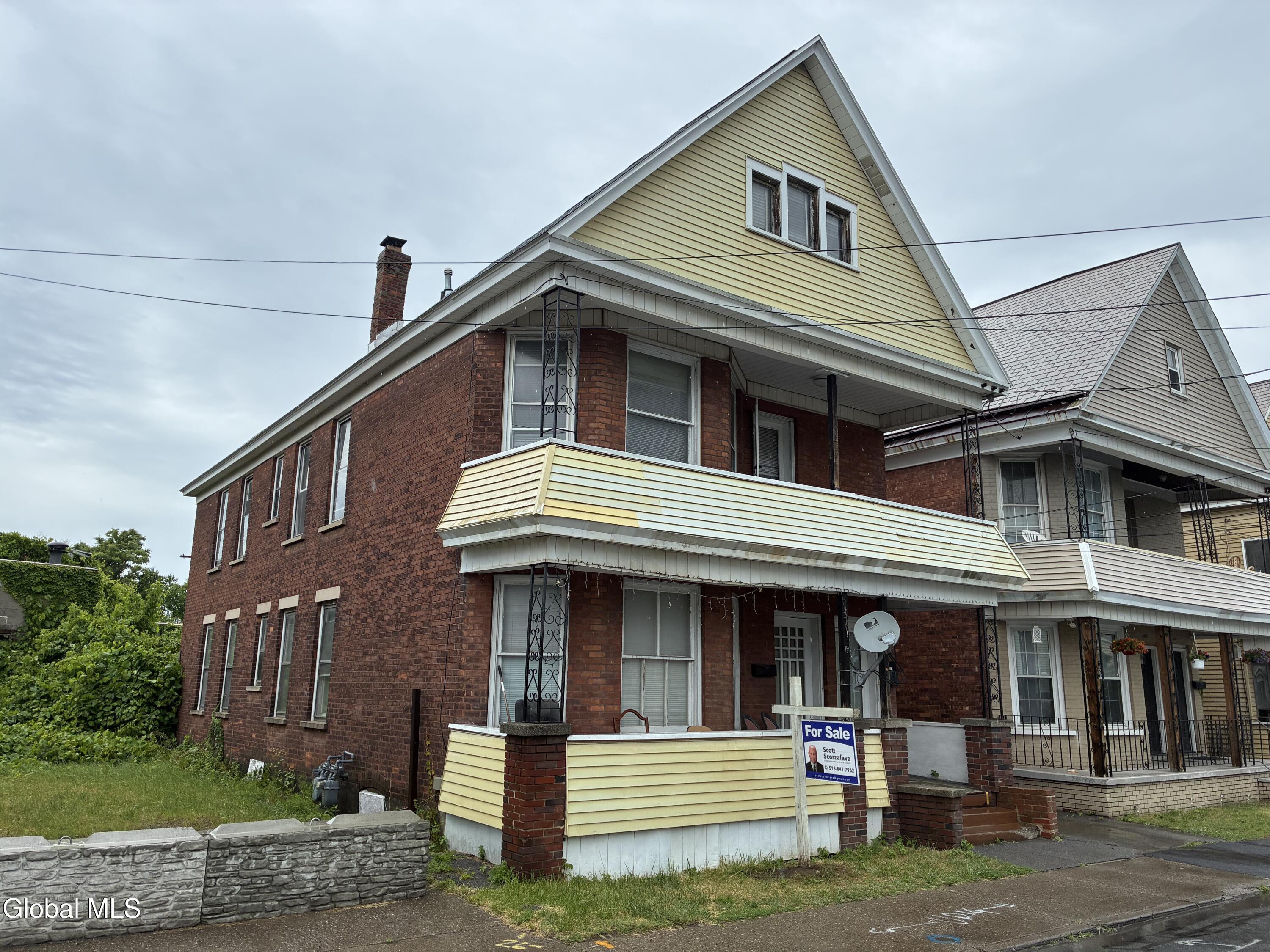 987 Main Avenue
