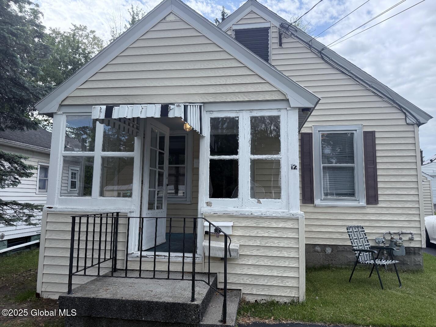 Albany, New York 12205, United States, 2 Bedrooms Bedrooms, ,1 BathroomBathrooms,Residential,Pending,150867