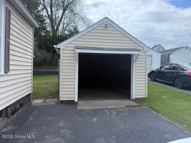 Albany, New York 12205, United States, 2 Bedrooms Bedrooms, ,1 BathroomBathrooms,Residential,Pending,150867