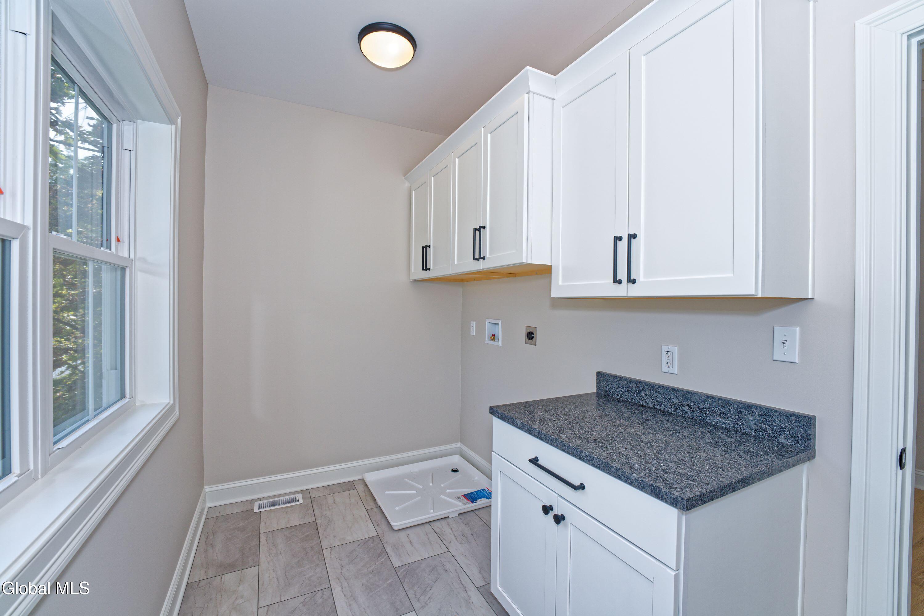 Saratoga Springs, New York 12866, United States, 4 Bedrooms Bedrooms, ,3 BathroomsBathrooms,Residential,Active,249986