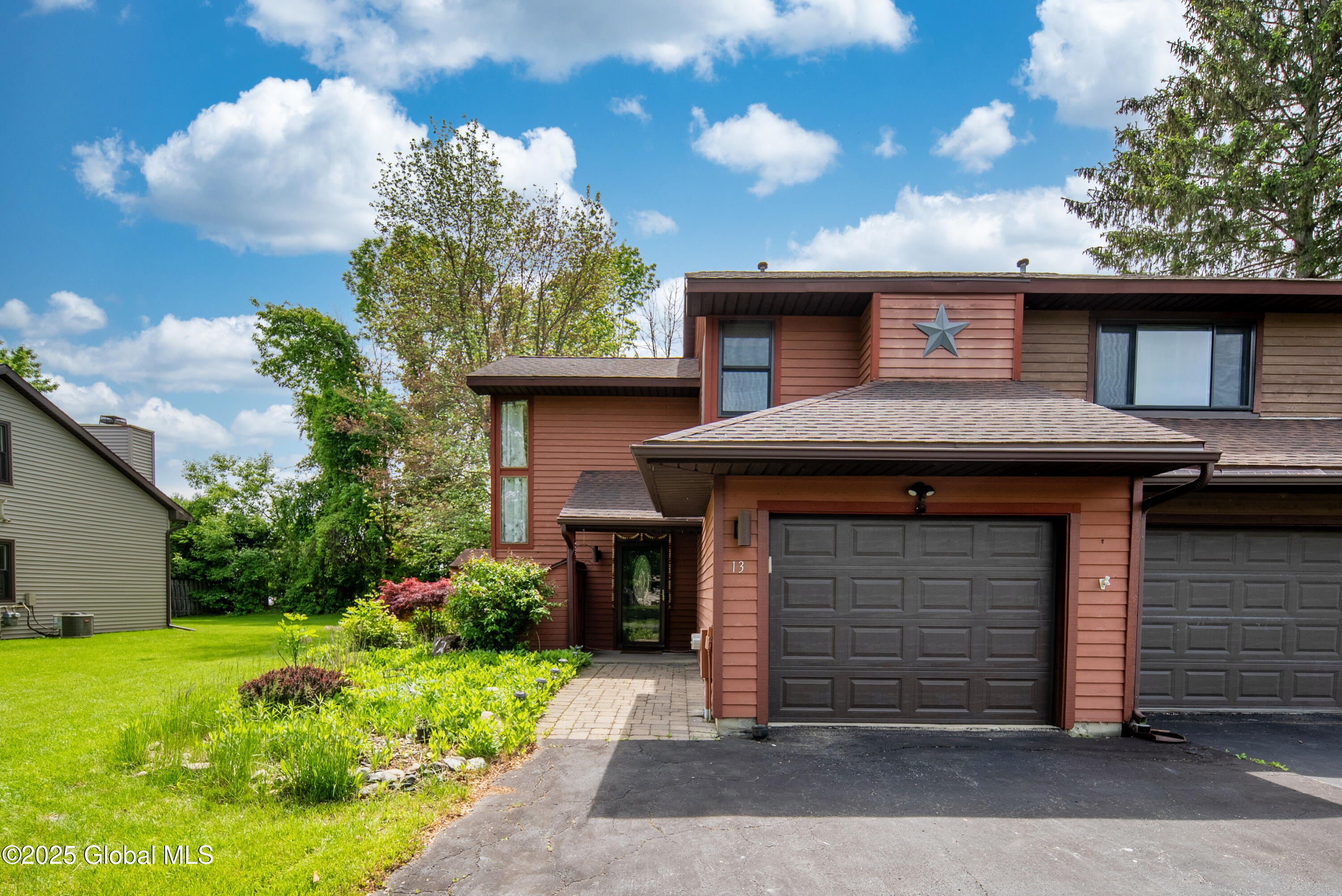 13 Eton Drive, Slingerlands, New York image 1