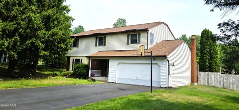 Photo of 16 Warwick Way, Niskayuna, NY 12309 (MLS # 202522631) Photo of 16 Warwick Way, Niskayuna, NY 12309 (MLS # 202522631)