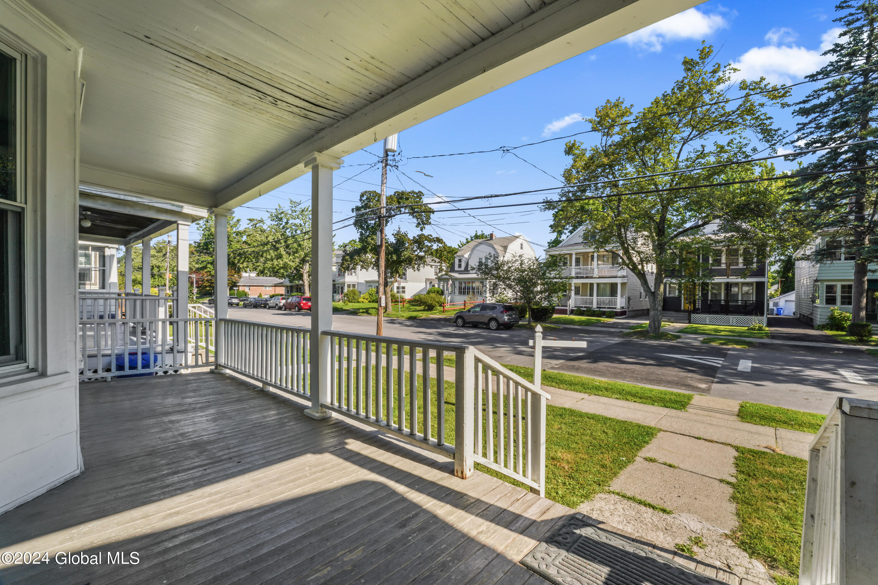 88 Woodlawn Avenue