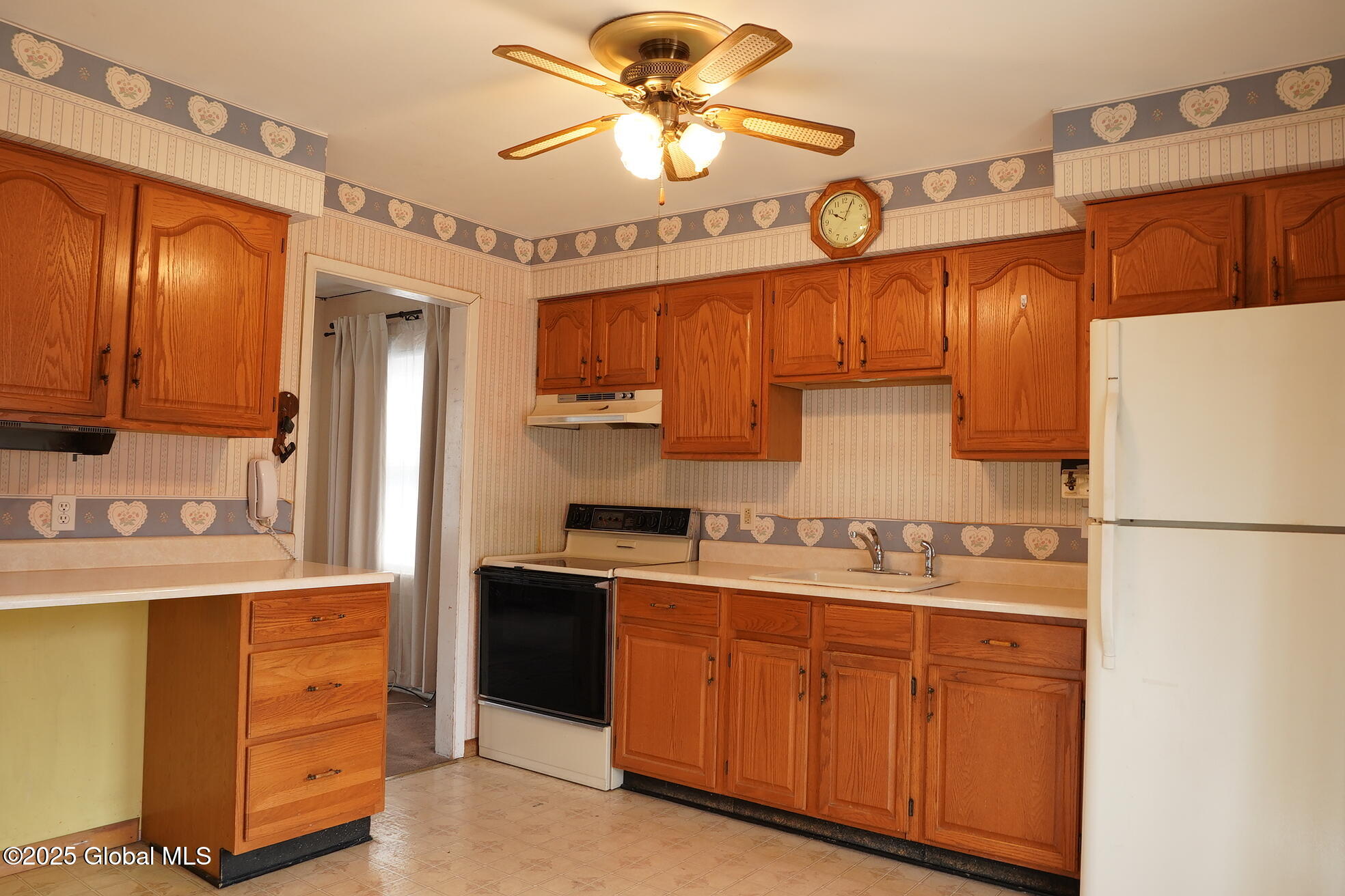39 Glenwood Street, Albany, New York image 3