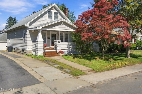 Photo of 835 Pinewood Avenue, Schenectady, NY 12309 (MLS # 202626338)
