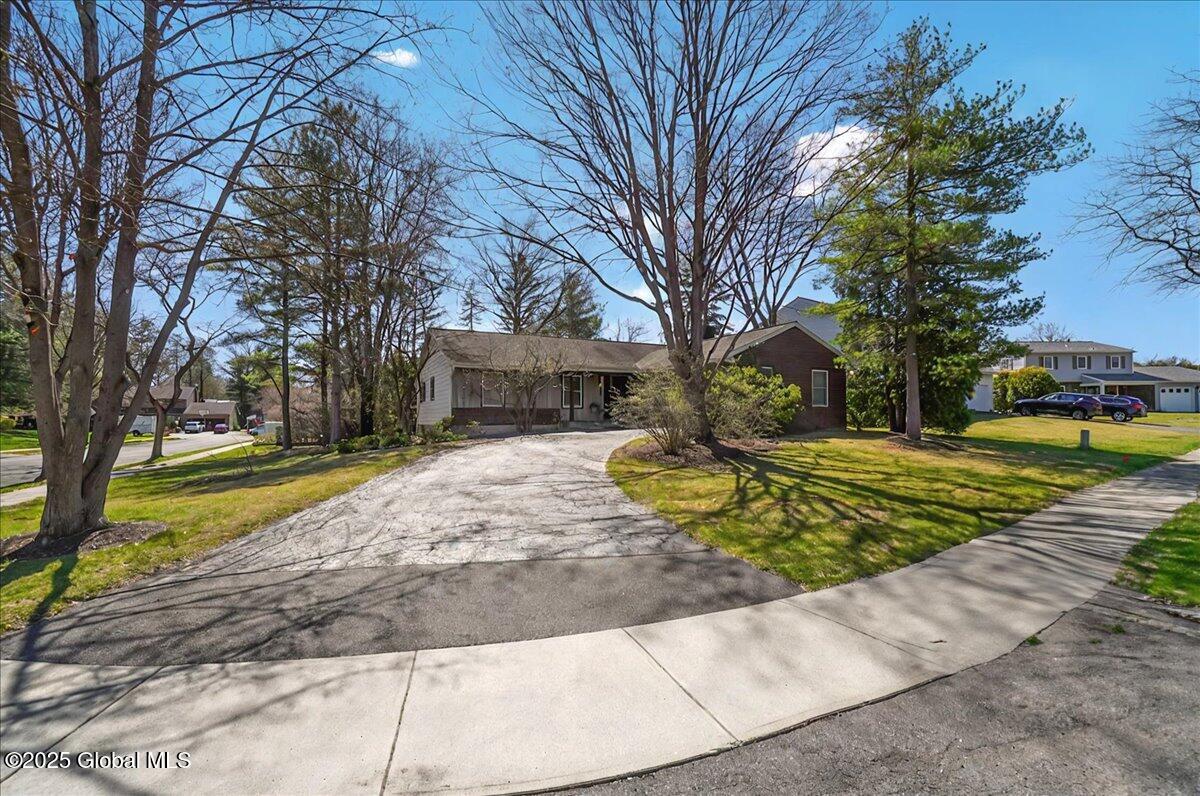 1 Stonehenge Drive, Albany, New York image 4