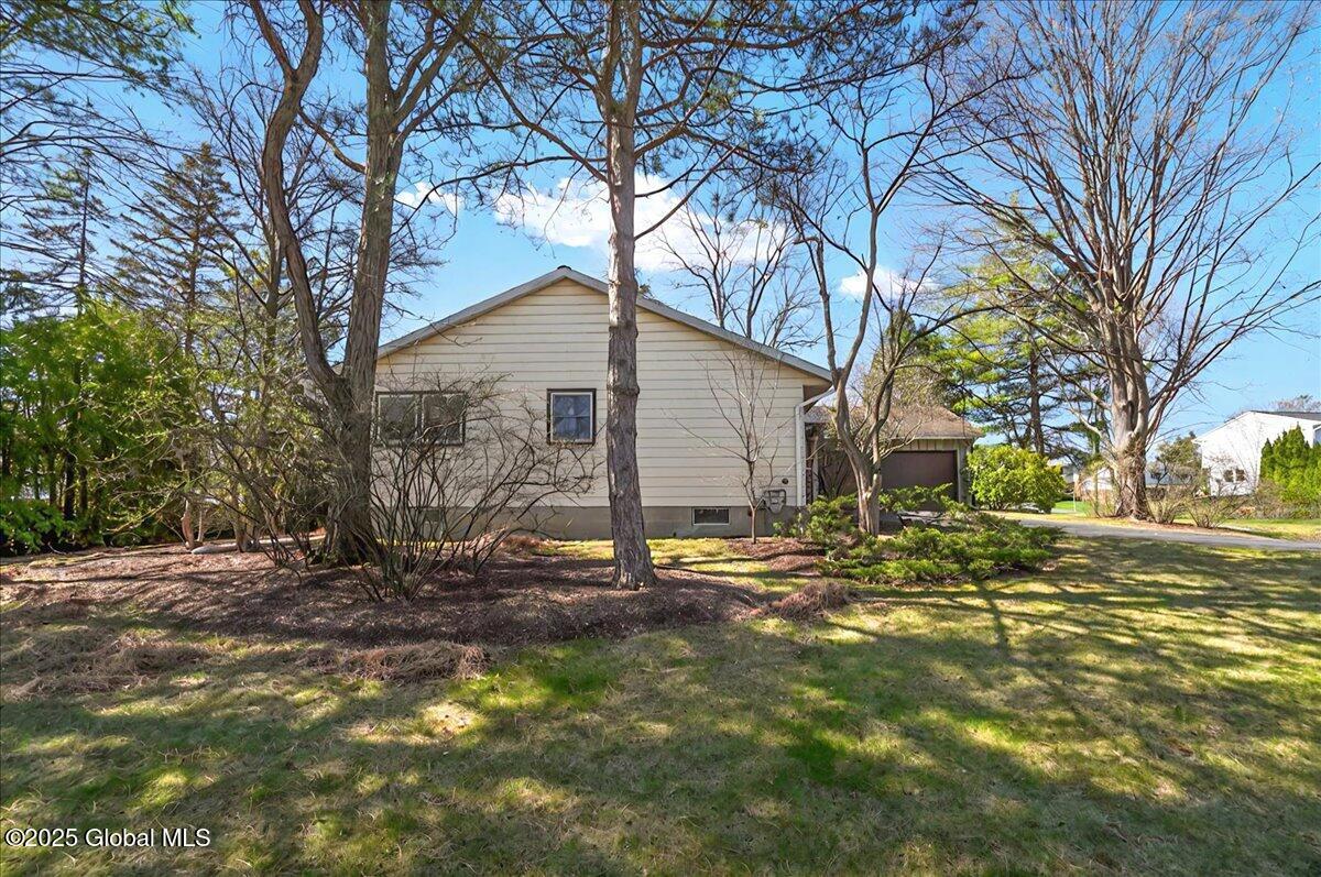 1 Stonehenge Drive, Albany, New York image 7