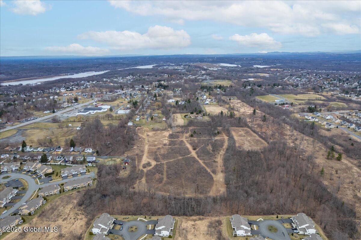 30 Landor Lane, Colonie, New York image 9