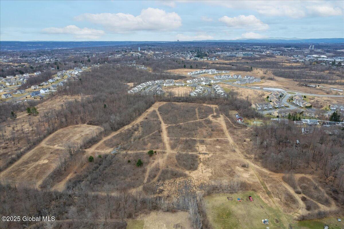 30 Landor Lane, Colonie, New York image 4