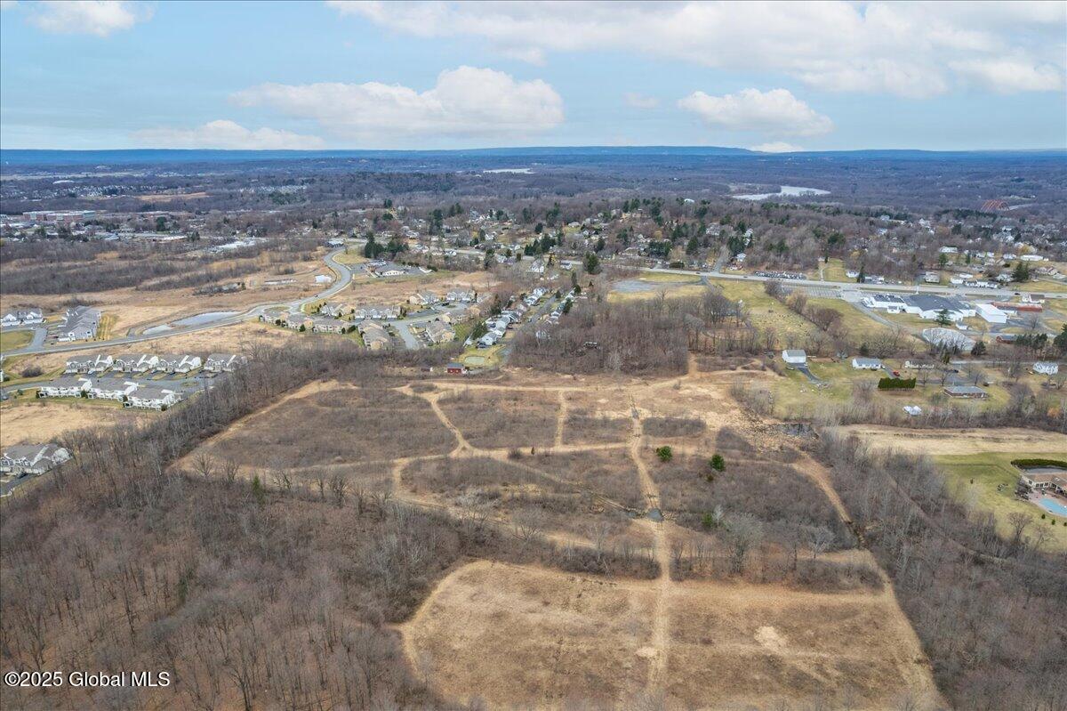 30 Landor Lane, Colonie, New York image 2
