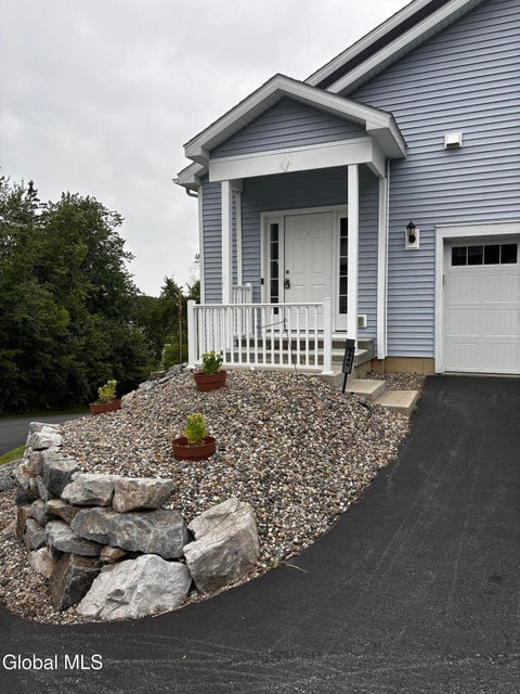 Townhouse For Rent - 544 Ny Route 9p #UNIT B<br/> Saratoga County, Stillwater, NY 12866