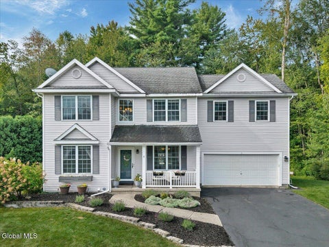 Homes For Sale - 4 Clearwater Court<br/> Clifton Park, NY 12065