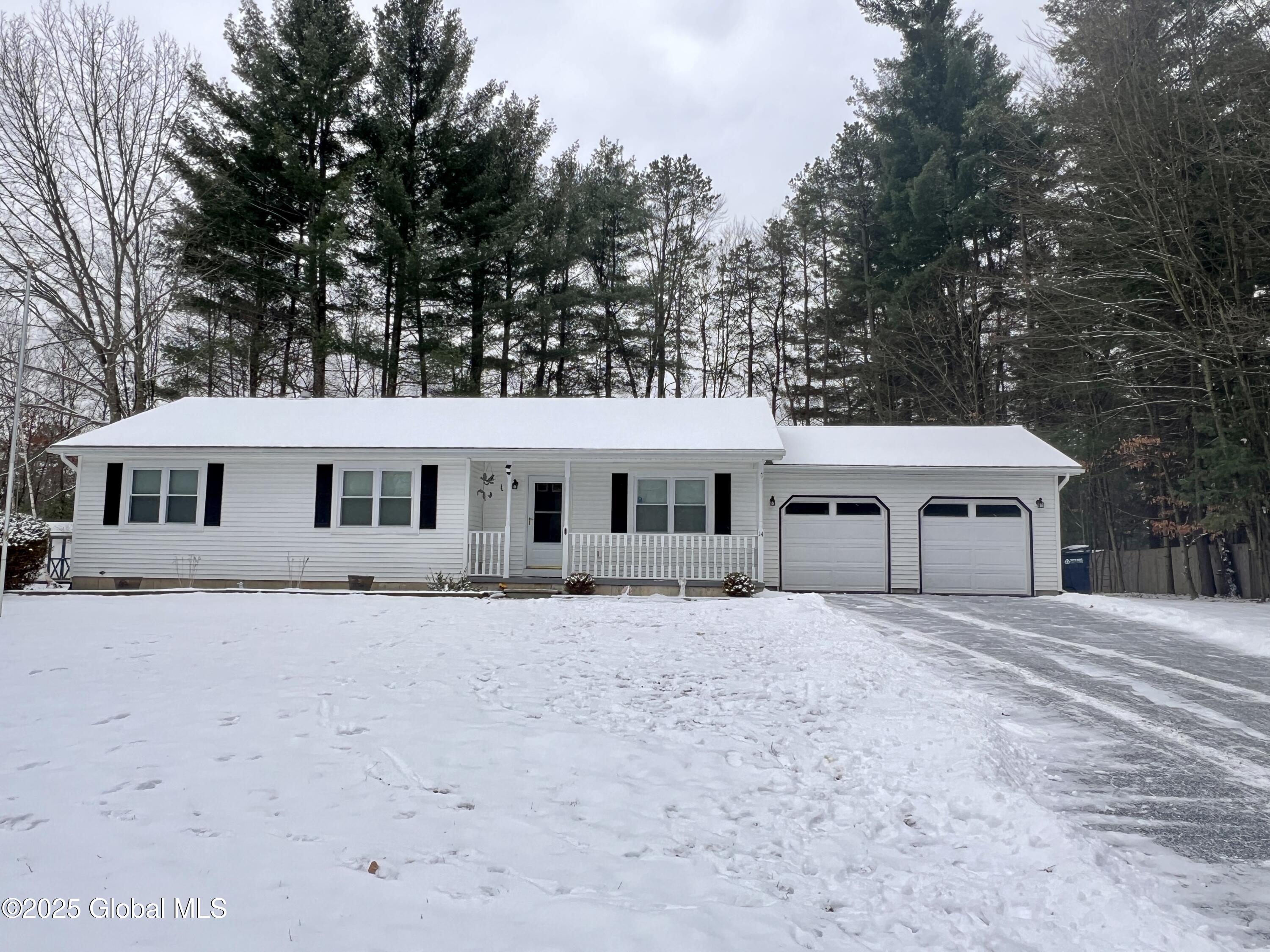 14 Linette Lane, Queensbury, New York image 1