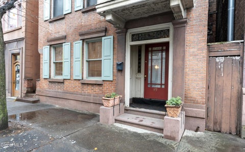 Apartment For Rent - 89 4th Street #2<br/> Rensselaer County, Troy, NY 12180