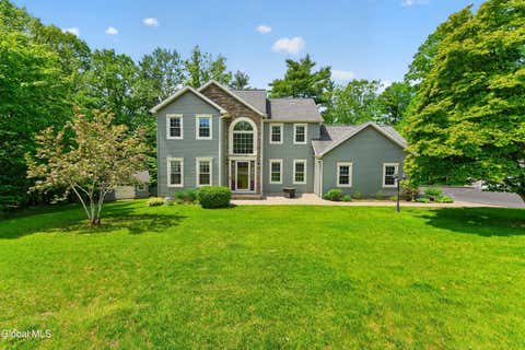 Homes For Sale - 11 Pineview Lane<br/> East Greenbush, NY 12061