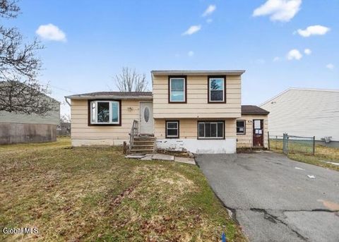 Photo of 8252 Elaine Circle, Liverpool, NY 13090 (MLS # 202613611)