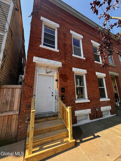 Apartment For Rent - 132 4th Avenue #2<br/> Albany, NY 12202