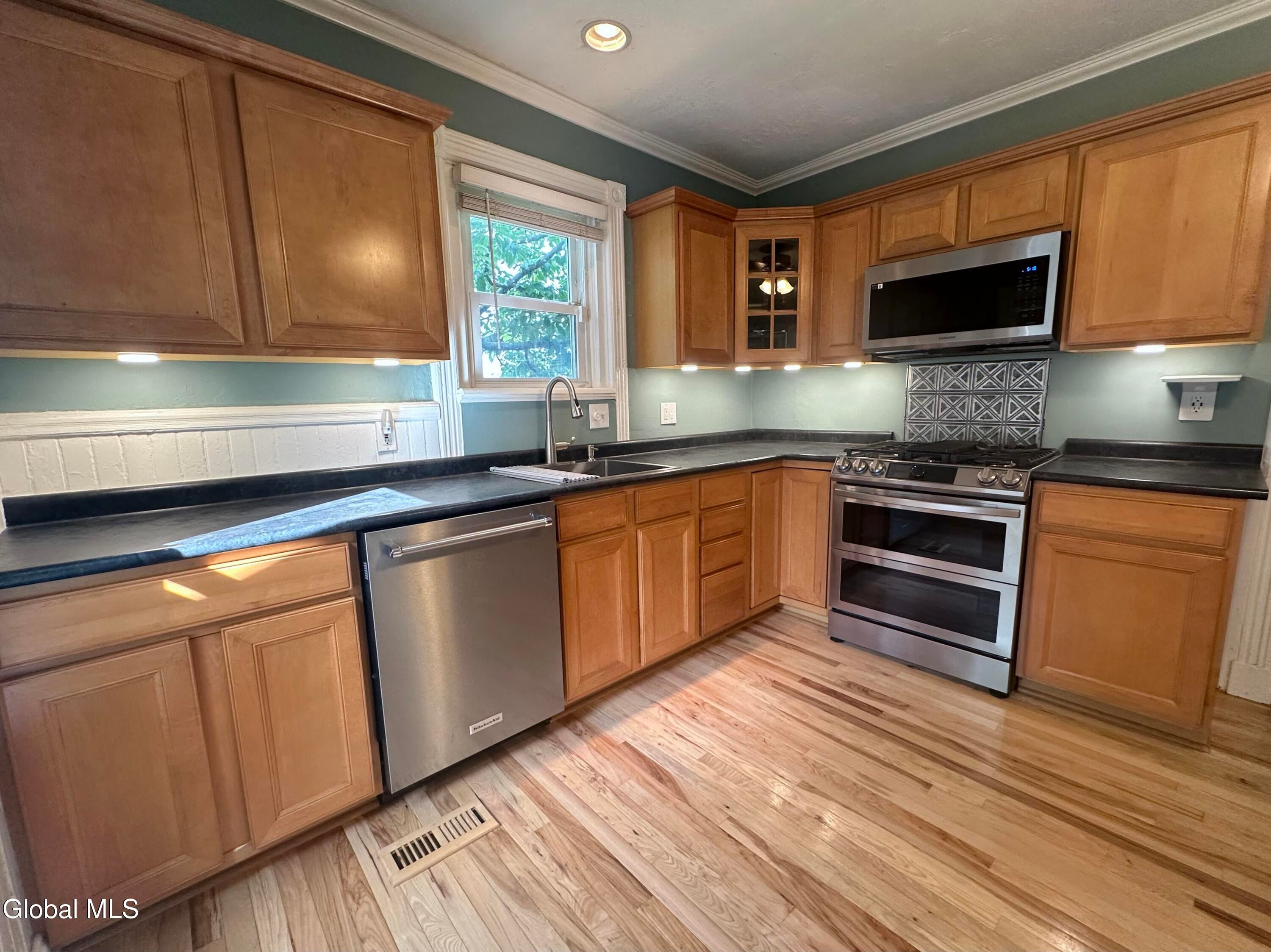 20 W Lawrence Street