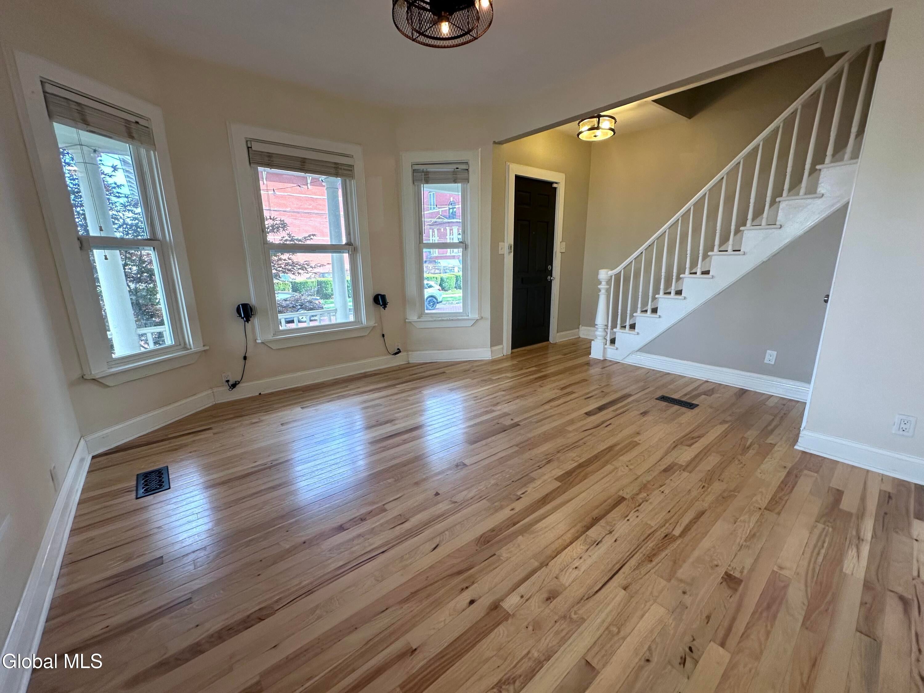 20 W Lawrence Street